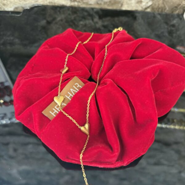 Χειροποίητο Σατέν Scrunchie με Χρυσές Καρδιές-Amore Red